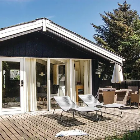 Three-bedroom In Saltum