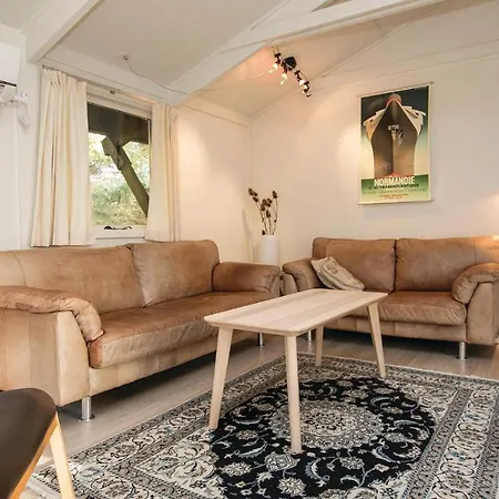 Three-bedroom In Feriehus