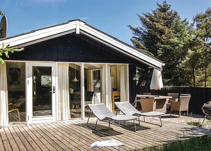 Three-bedroom In Saltum