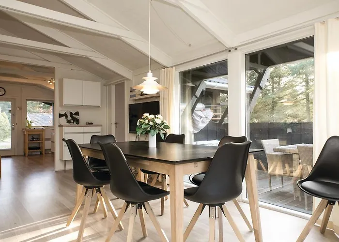 Three-bedroom In Feriehus *