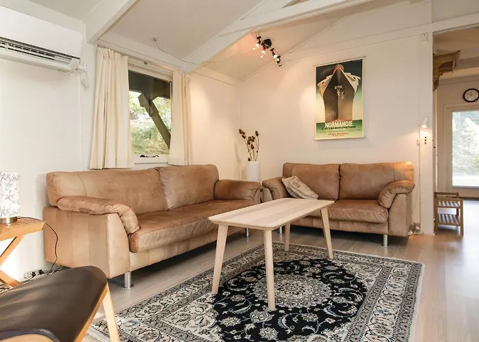 Three-bedroom In Feriehus