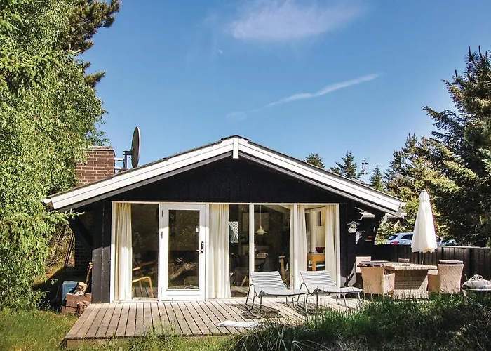 Three-bedroom In Feriehus